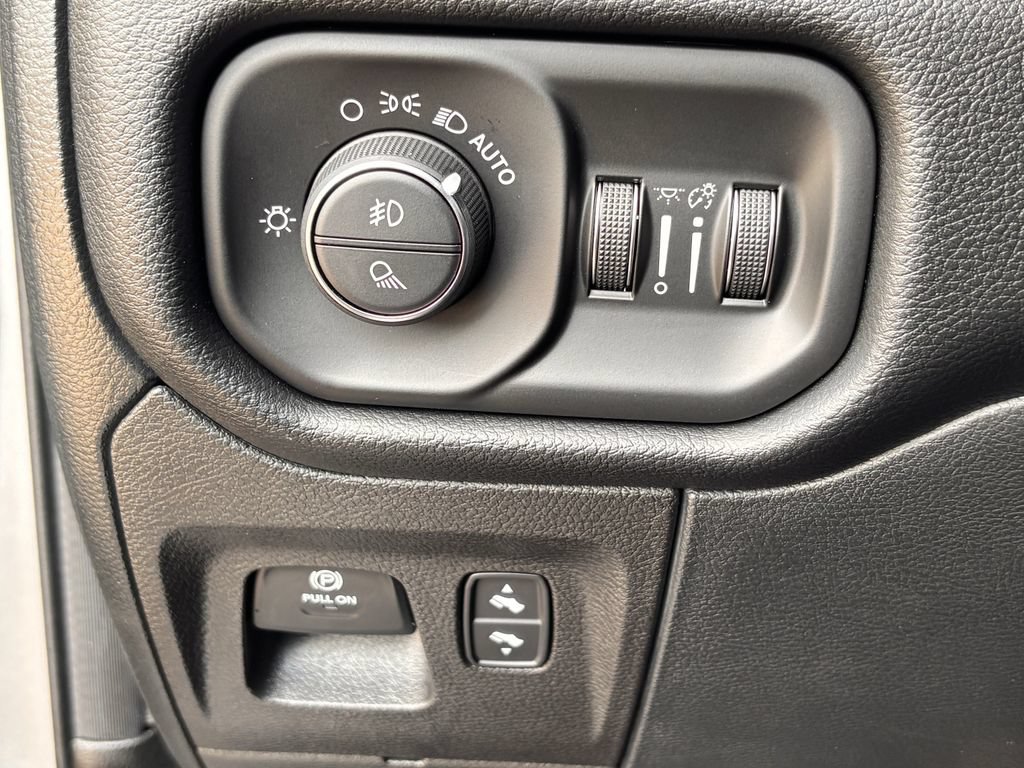 Used 2022 RAM 1500 Laramie AWD/4WD image 22