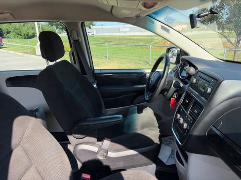 Used 2016 Dodge Grand Caravan American Value Package FWD image 23