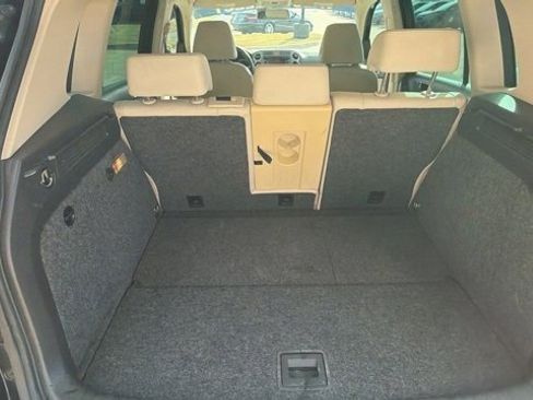 Used 2011 Volkswagen Tiguan SE image 20