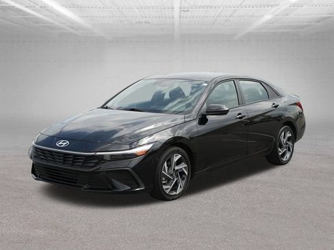 Used 2025 Hyundai Elantra Sport FWD image 3