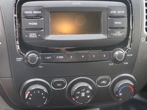 Used 2017 Kia Forte LX image 15