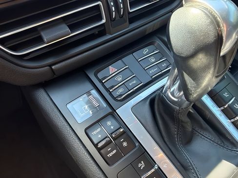 Used 2021 Porsche Macan AWD/4WD image 24