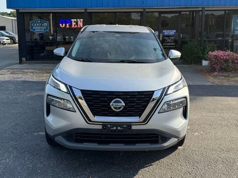 Used 2021 Nissan Rogue SV image 3