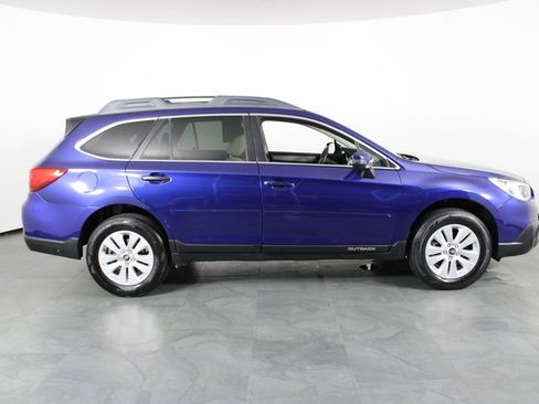 Used 2017 Subaru Outback 2.5i Premium image 14