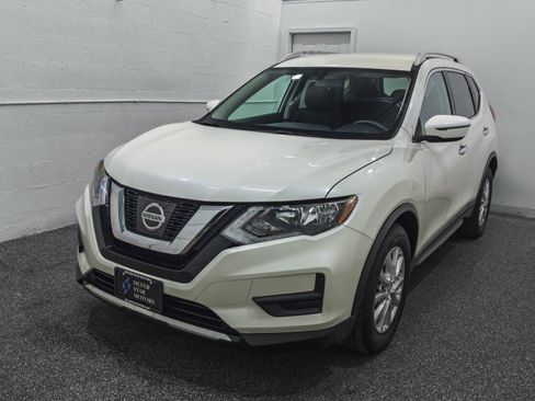 Used 2017 Nissan Rogue SV image 4