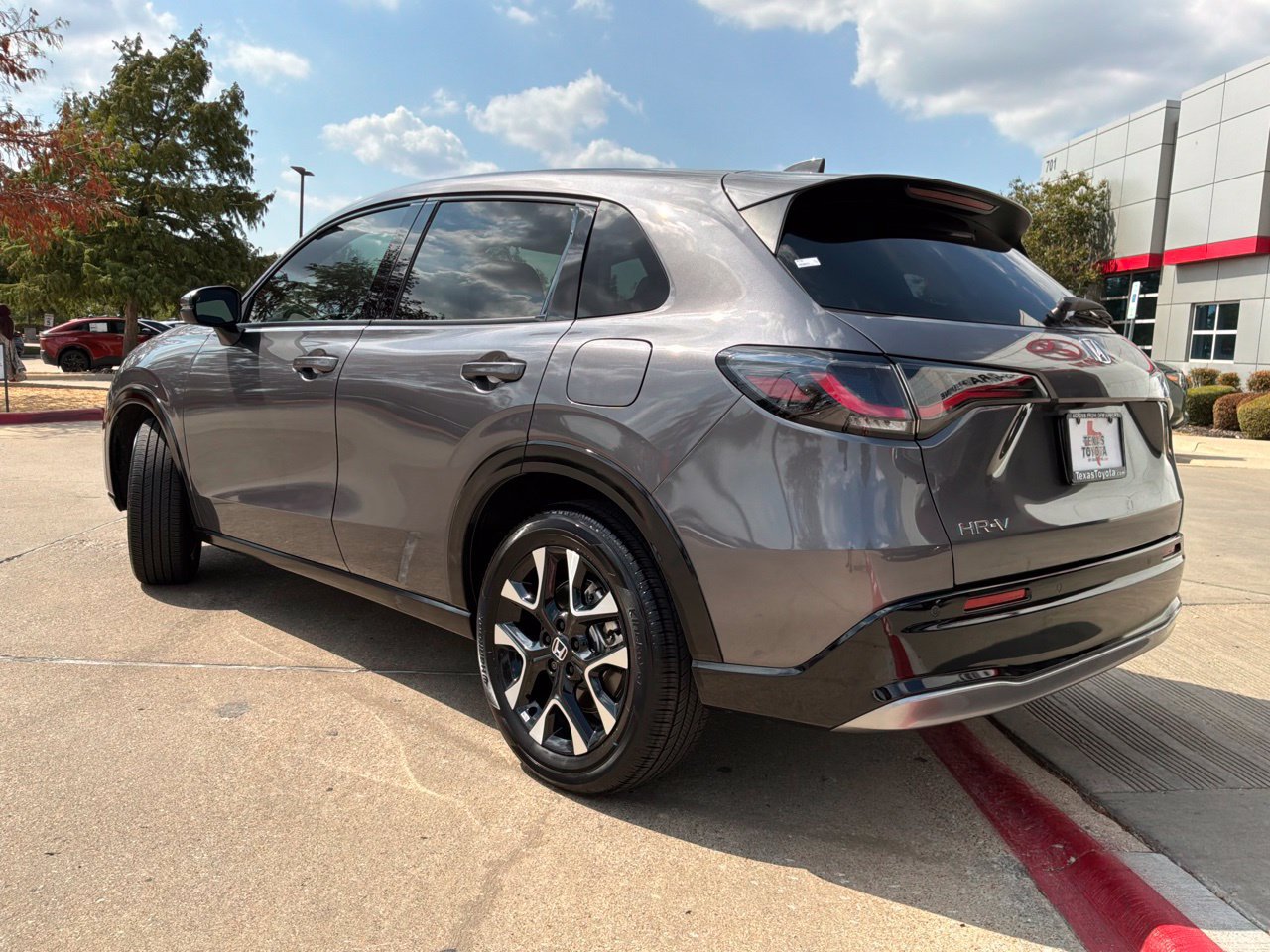 Used 2026 Honda HR-V EX-L image 8