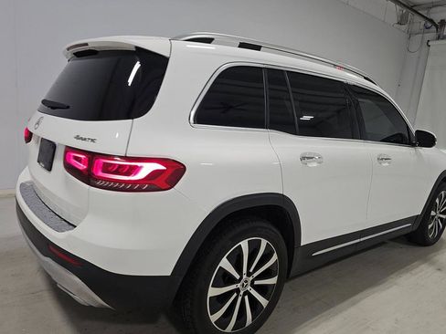 Used 2022 Mercedes-Benz GLB 250 4MATIC w/ Premium Package Lite image 2