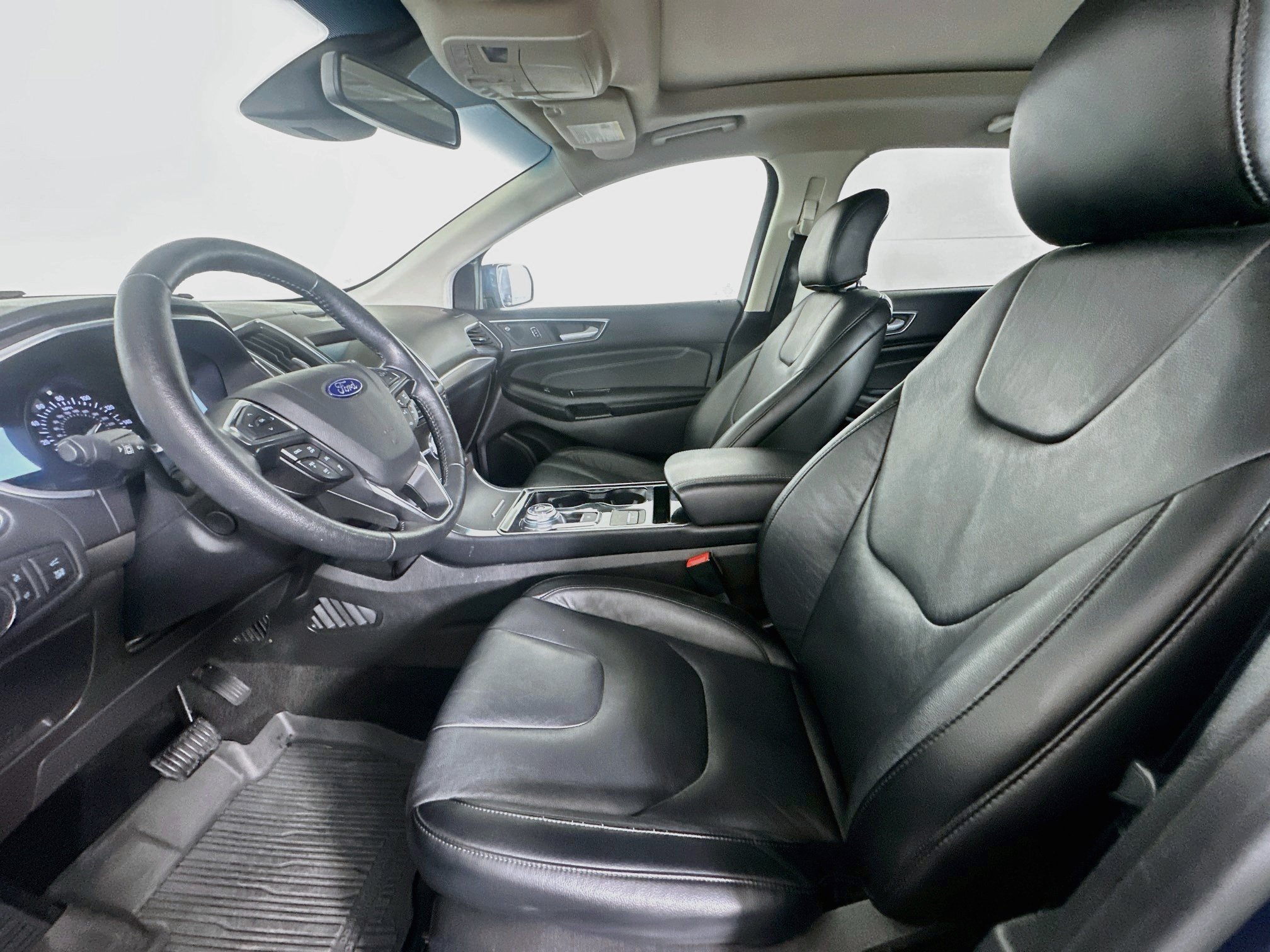 Used 2019 Ford Edge Titanium w/ Cold Weather Package FWD image 13