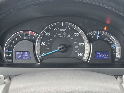 Used 2014 Toyota Camry L image 20