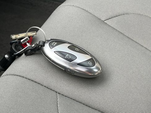 Used 2025 Hyundai Elantra SEL FWD image 21