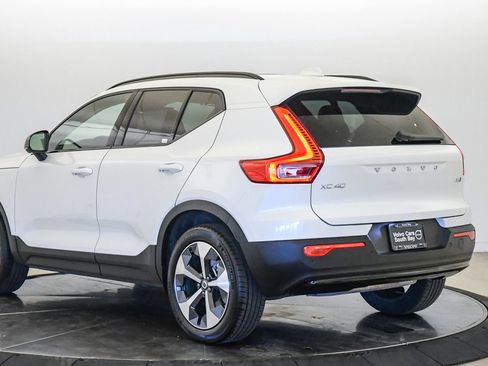 Certified 2026 Volvo XC40 B5 Plus AWD/4WD image 2