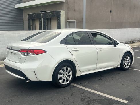 Used 2021 Toyota Corolla LE image 4