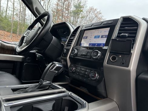 Used 2020 Ford F150 Lariat w/ Trailer Tow Package image 39