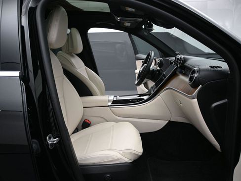 Used 2024 Mercedes-Benz GLC 300 4MATIC image 17