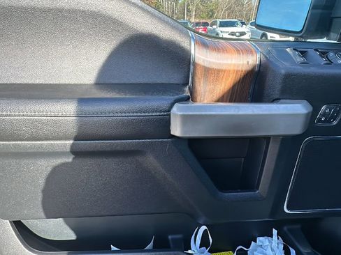 Used 2015 Ford F150 Lariat w/ Equipment Group 502A Luxury image 15