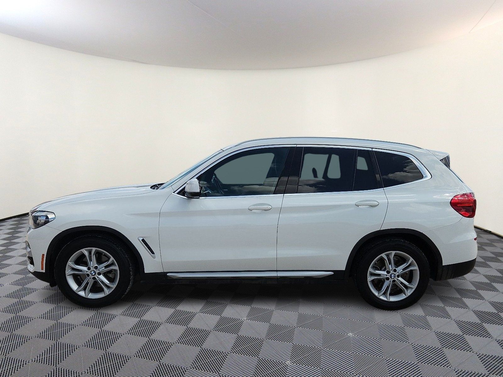Used 2019 BMW X3 sDrive30i RWD image 2
