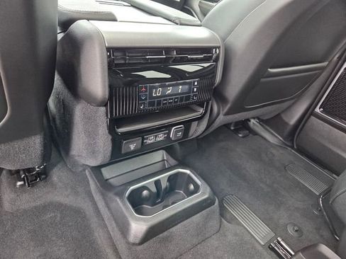 New 2026 Jeep Grand Wagoneer L Limited AWD/4WD image 8