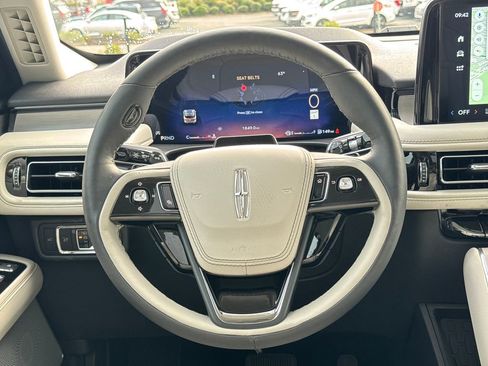 Used 2025 Lincoln Aviator Reserve w/ Luxury Package image 15