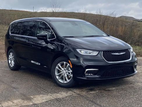 New 2026 Chrysler Pacifica Select image 26