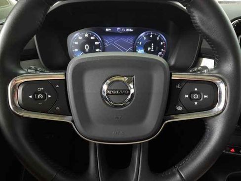 Used 2020 Volvo XC40 T5 Momentum w/ Protection Package Premier image 22