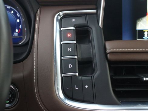 Used 2024 Chevrolet Tahoe High Country AWD/4WD image 29