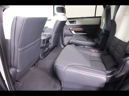 Used 2025 Toyota Sequoia Capstone AWD/4WD image 31