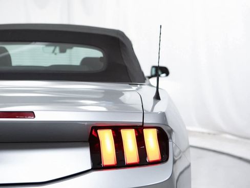 Used 2024 Ford Mustang Convertible image 31