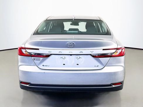 Used 2025 Toyota Camry LE image 5