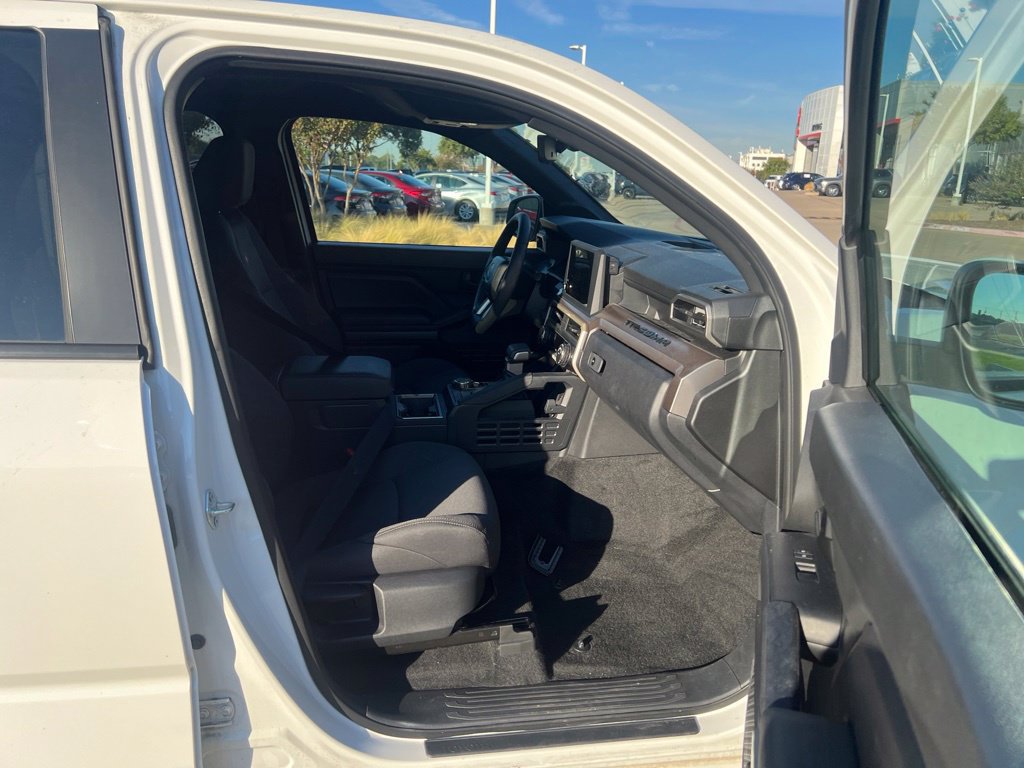 Used 2024 Toyota Tacoma SR5 AWD/4WD image 21
