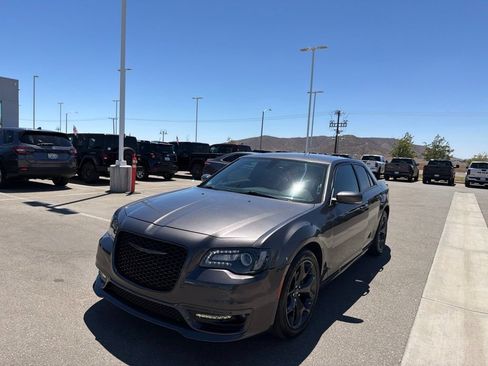 Used 2023 Chrysler 300 Touring L RWD image 4