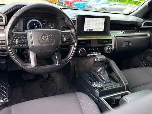 Used 2025 Toyota Tacoma SR5 image 27