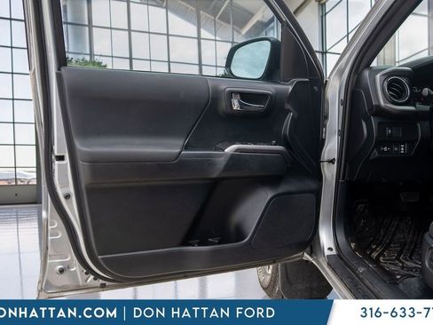 Used 2020 Toyota Tacoma TRD Sport AWD/4WD image 13