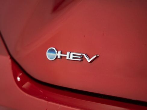 Used 2025 Toyota Camry LE image 8