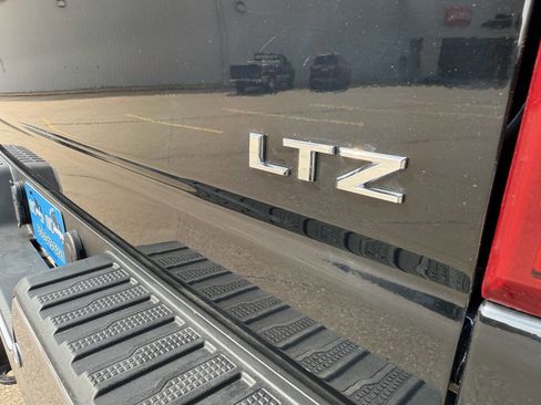 Used 2024 Chevrolet Silverado 2500 LTZ w/ LTZ Premium Package image 23
