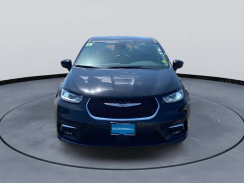 Used 2024 Chrysler Pacifica Touring-L FWD image 8