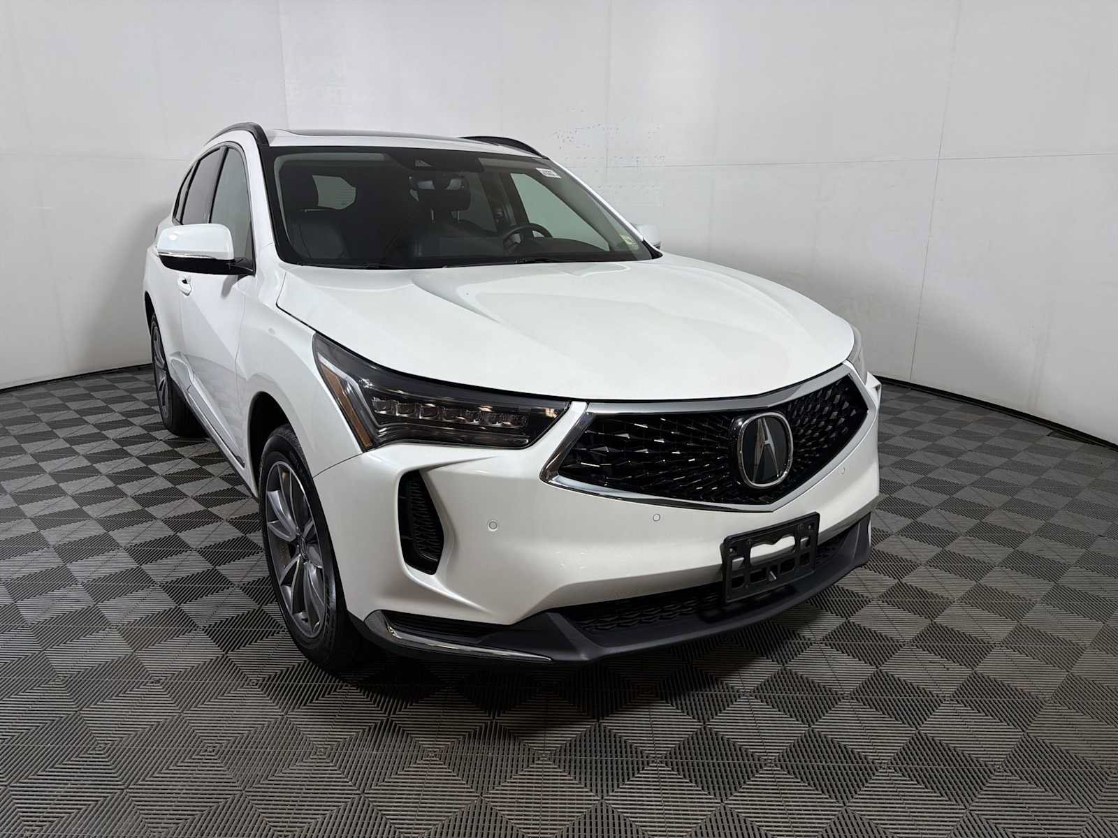 Used 2023 Acura RDX w/ Technology Package AWD/4WD image 2