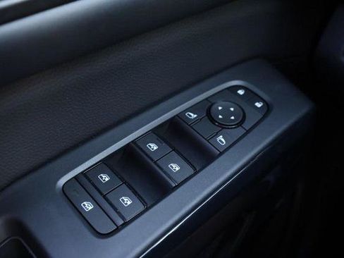 Certified 2025 Nissan Pathfinder SV w/ SV Premium Package FWD image 21