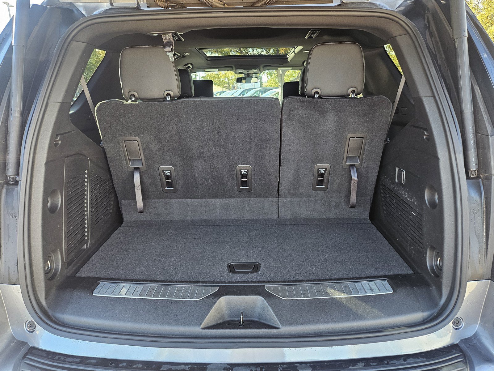 Used 2021 Chevrolet Tahoe Z71 w/ Rear Media and Nav Package AWD/4WD image 18