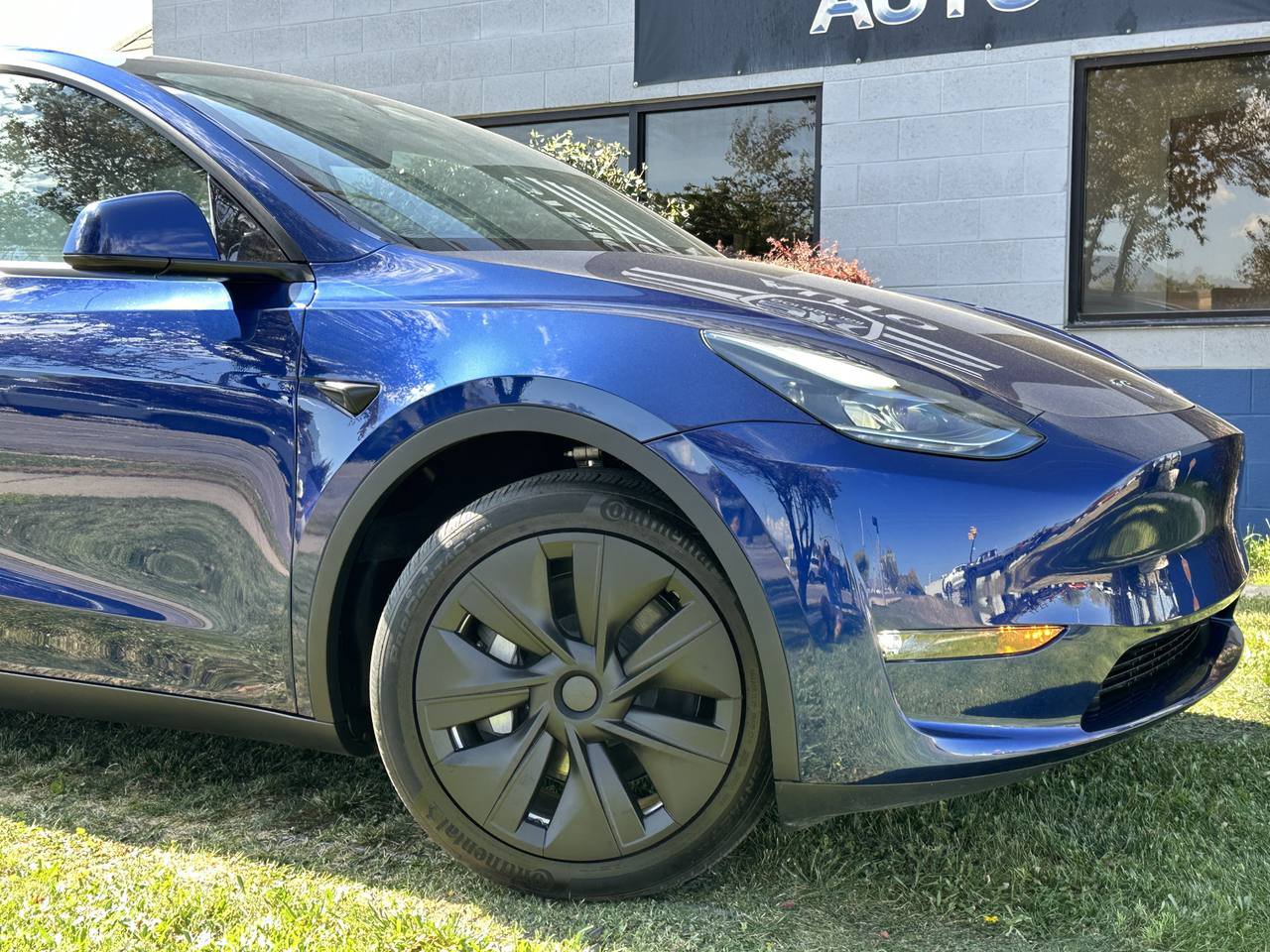 Used 2024 Tesla Model Y Long Range AWD/4WD image 3