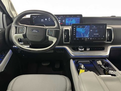 Used 2025 Ford Expedition Platinum image 27