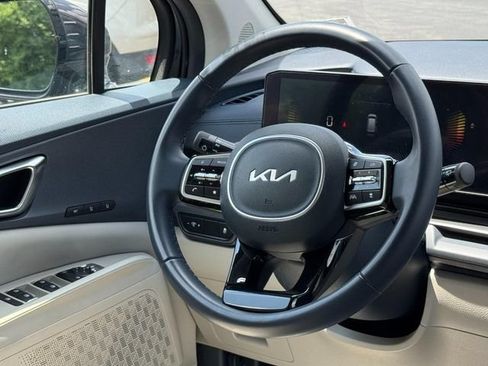 Used 2025 Kia Carnival EX FWD image 13