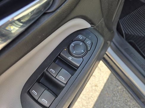 Used 2018 Chevrolet Equinox LT image 24