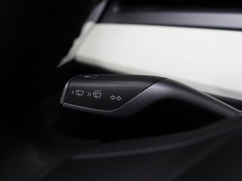 Used 2023 Tesla Model 3 Standard Range image 37