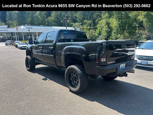 Used 2014 GMC Sierra 2500 Denali w/ Suspension Package, Off-Road AWD/4WD image 4