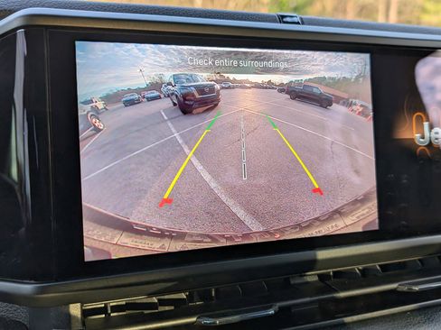 Used 2025 Jeep Wrangler Willys image 25