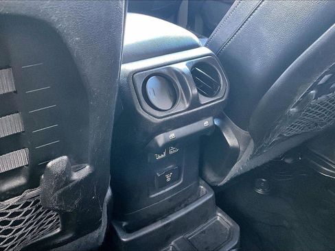 Used 2020 Jeep Wrangler Unlimited Rubicon w/ Dual Top Group AWD/4WD image 10