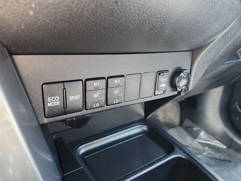 Used 2017 Toyota RAV4 Limited w/ Advanced Technology Package AWD/4WD image 10