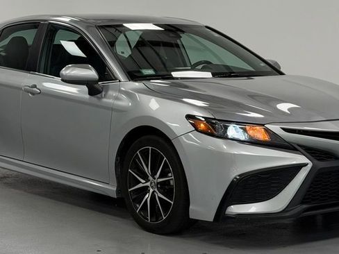 Used 2021 Toyota Camry SE FWD image 6
