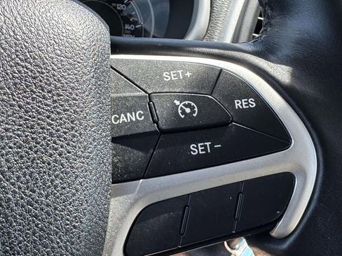 Used 2016 Jeep Cherokee Latitude AWD/4WD image 19