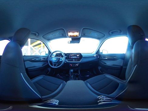 Used 2025 Chevrolet TrailBlazer LT image 38